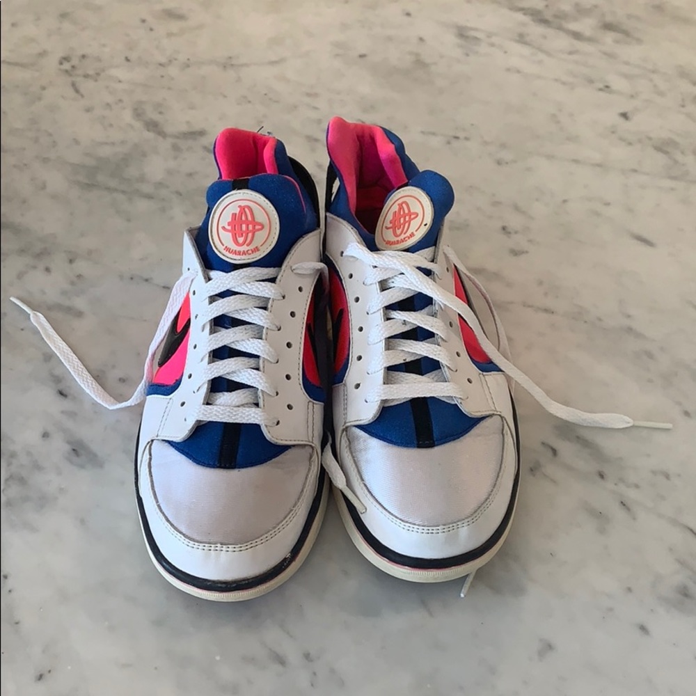 Women’s Nike Hurache sneaker size 8